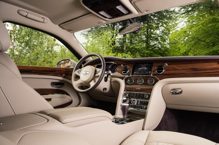 Интерьер Bentley Mulsanne Extended Wheelbase 2016 года  (фото 5 из 23)